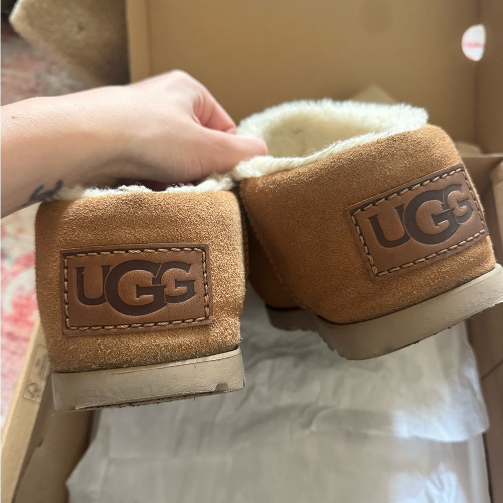 UGG  Slides